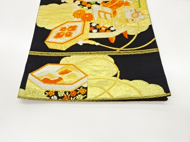  貝桶に花々・雲模様織出し袋帯